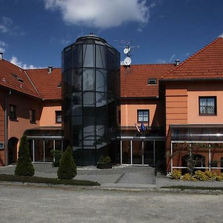 Zamecky Hotel Zlaty Orel Hranice  Eksteriør billede