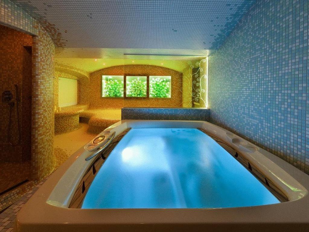 Zamecky Hotel Zlaty Orel Hranice  Eksteriør billede