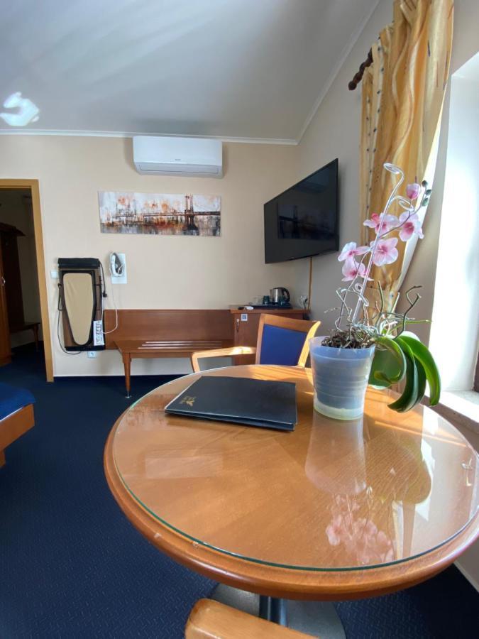 Zamecky Hotel Zlaty Orel Hranice  Eksteriør billede