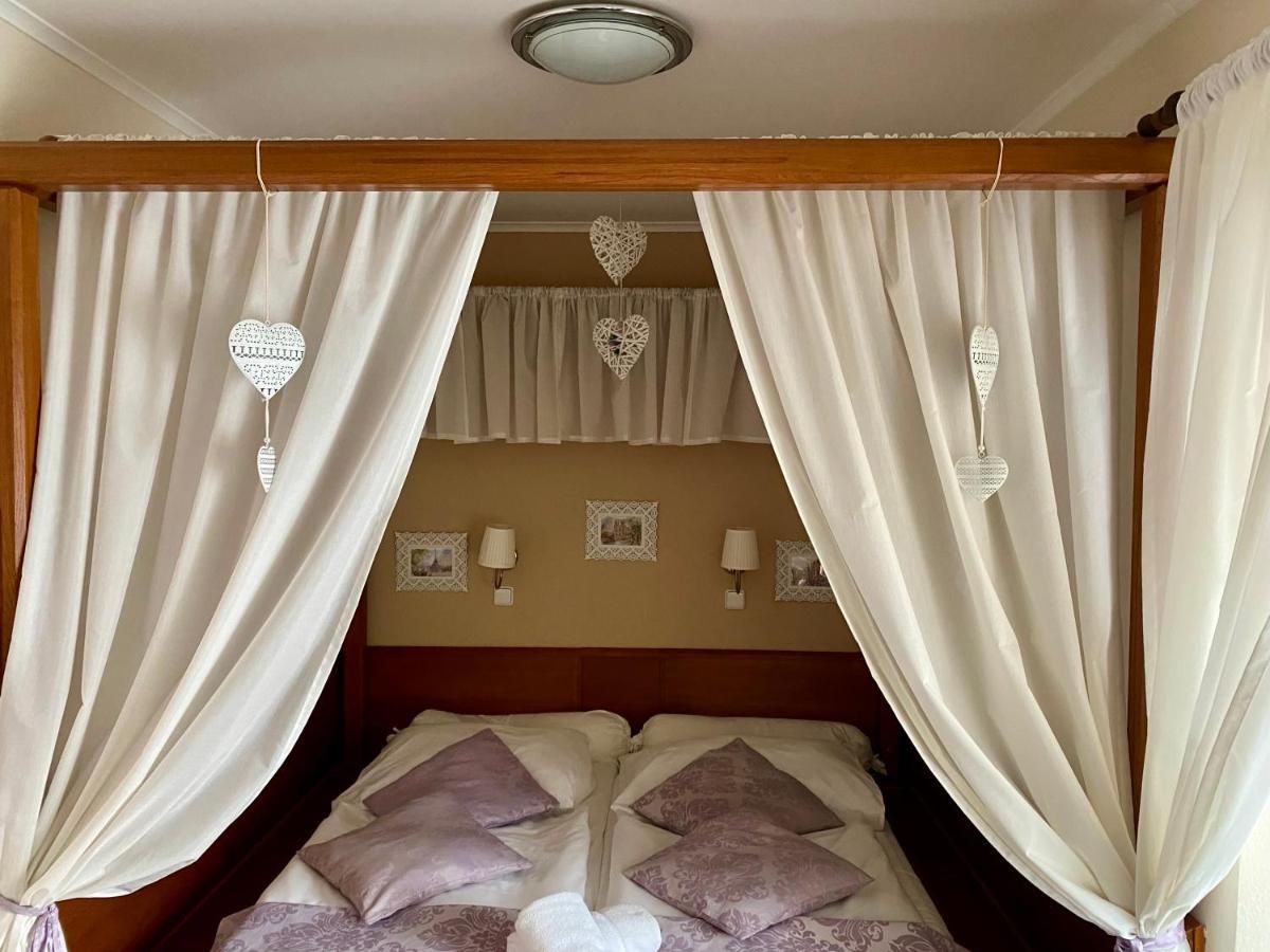 Zamecky Hotel Zlaty Orel Hranice  Eksteriør billede