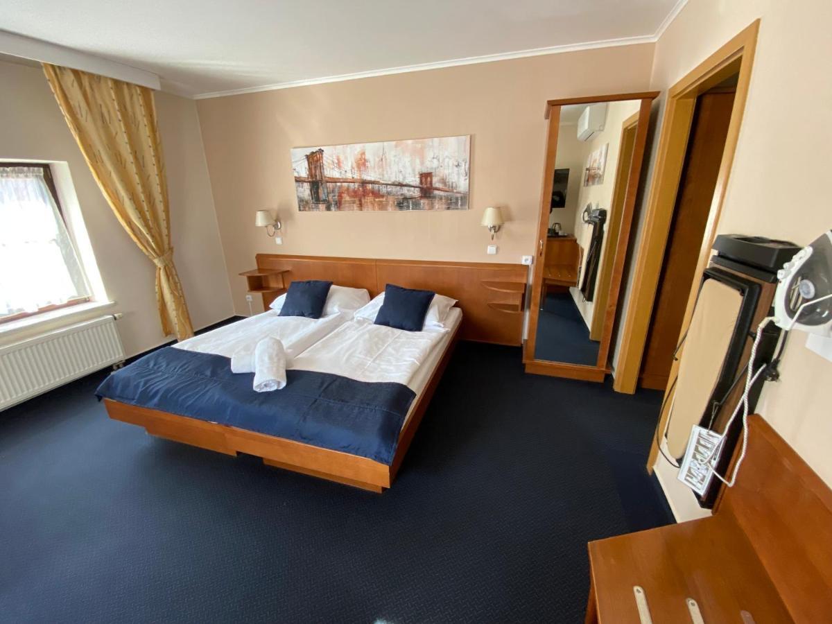 Zamecky Hotel Zlaty Orel Hranice  Eksteriør billede