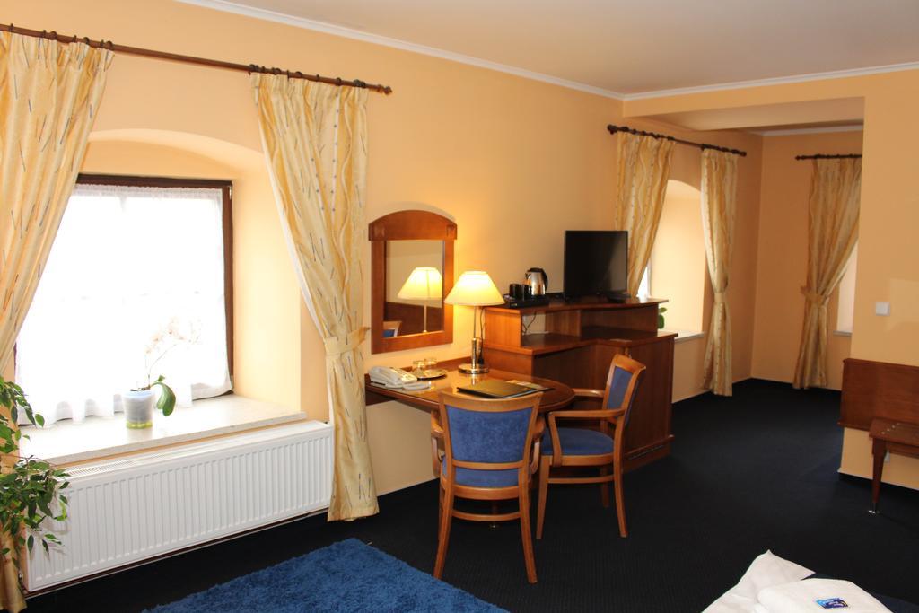 Zamecky Hotel Zlaty Orel Hranice  Eksteriør billede