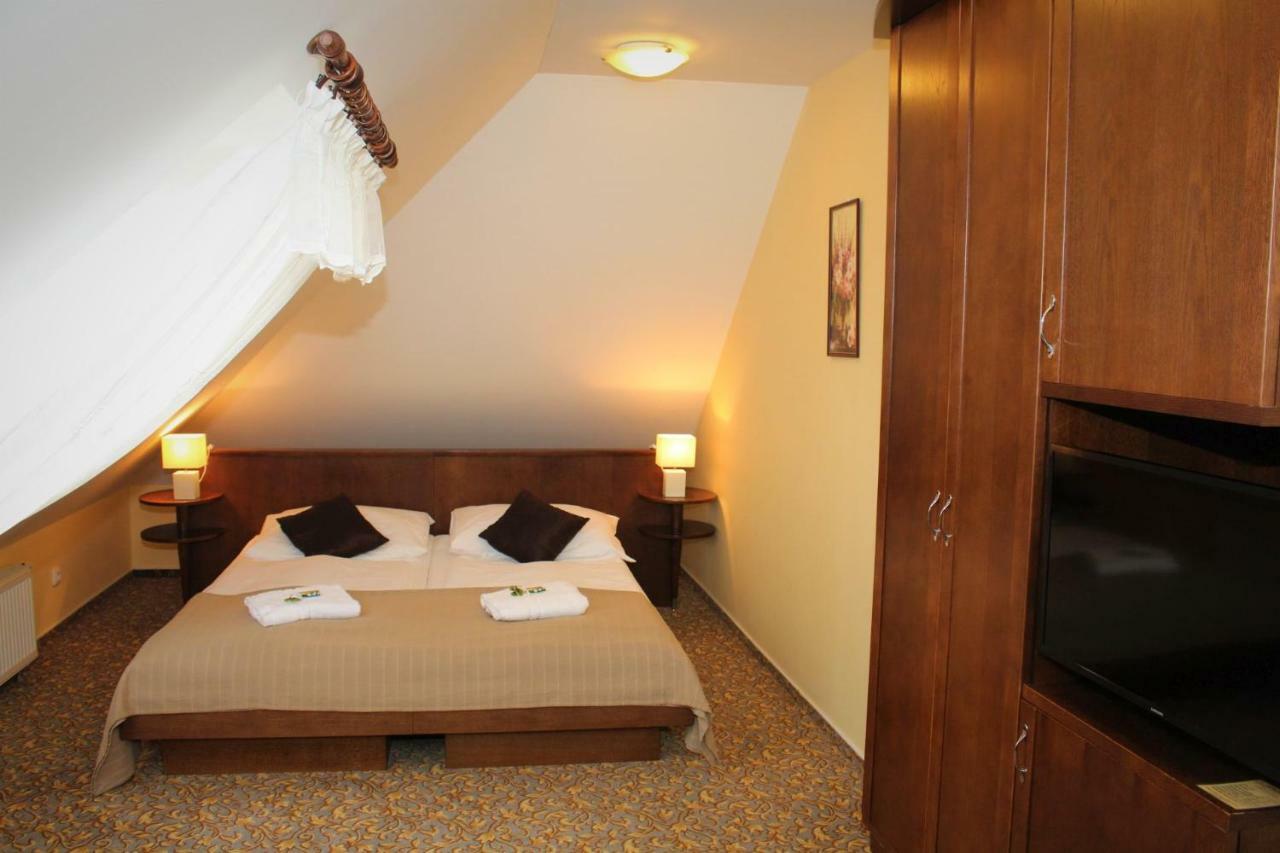 Zamecky Hotel Zlaty Orel Hranice  Eksteriør billede